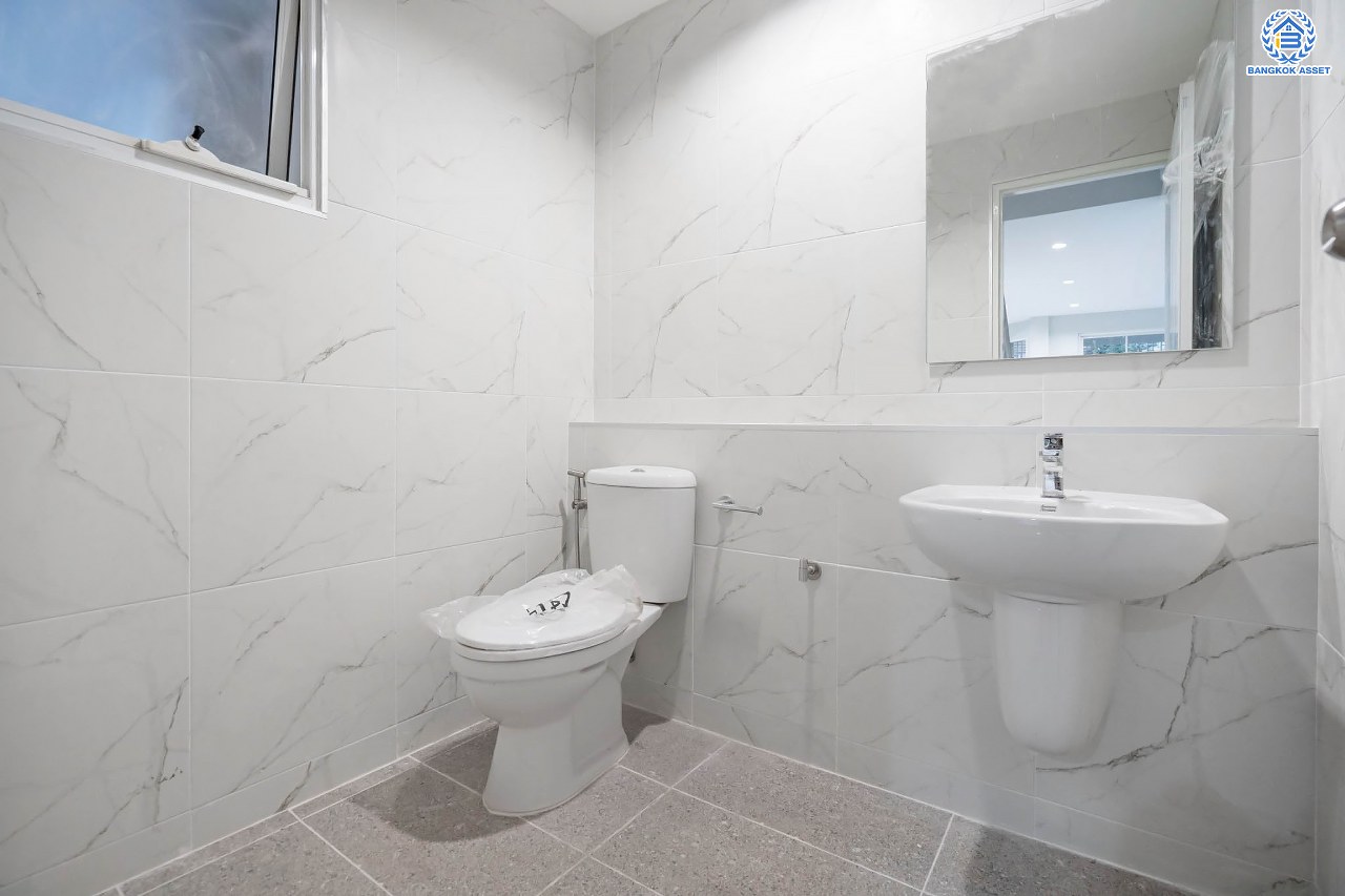 บ้านมือสองตกแต่งใหม่ โครงการ มัณฑนา วัชรพล-รามอินทรา2 หลังมุม เนื้อที่ 74.2 ตร.ว. ฟังก์ชัน 3 ห้องนอน 3 ห้องน้ำ จอดรถได้ 2 คัน พร้อม Living Room กว้างขวาง บนทำเลใจกลางเมือง! เชื่อมต่อทั้งถนนเกษตร-นวมินทร์, ลาดพร้าว, รัชโยธินฯ ใกล้ทางด่วน "รามอินทรา–อาจณรงค์" และรถไฟฟ้าสายสีน้ำตาล "สถานีโรงเรียนสตรีวิทยา2"...